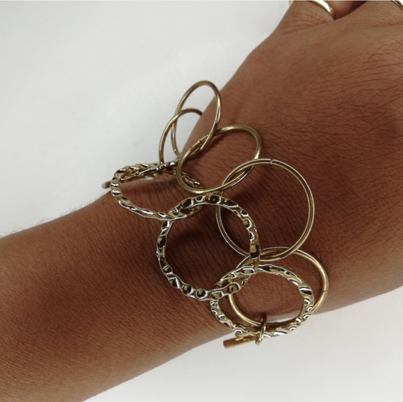 Gold Tone Loops link Toggle Bracelet - Picture 4 of 4